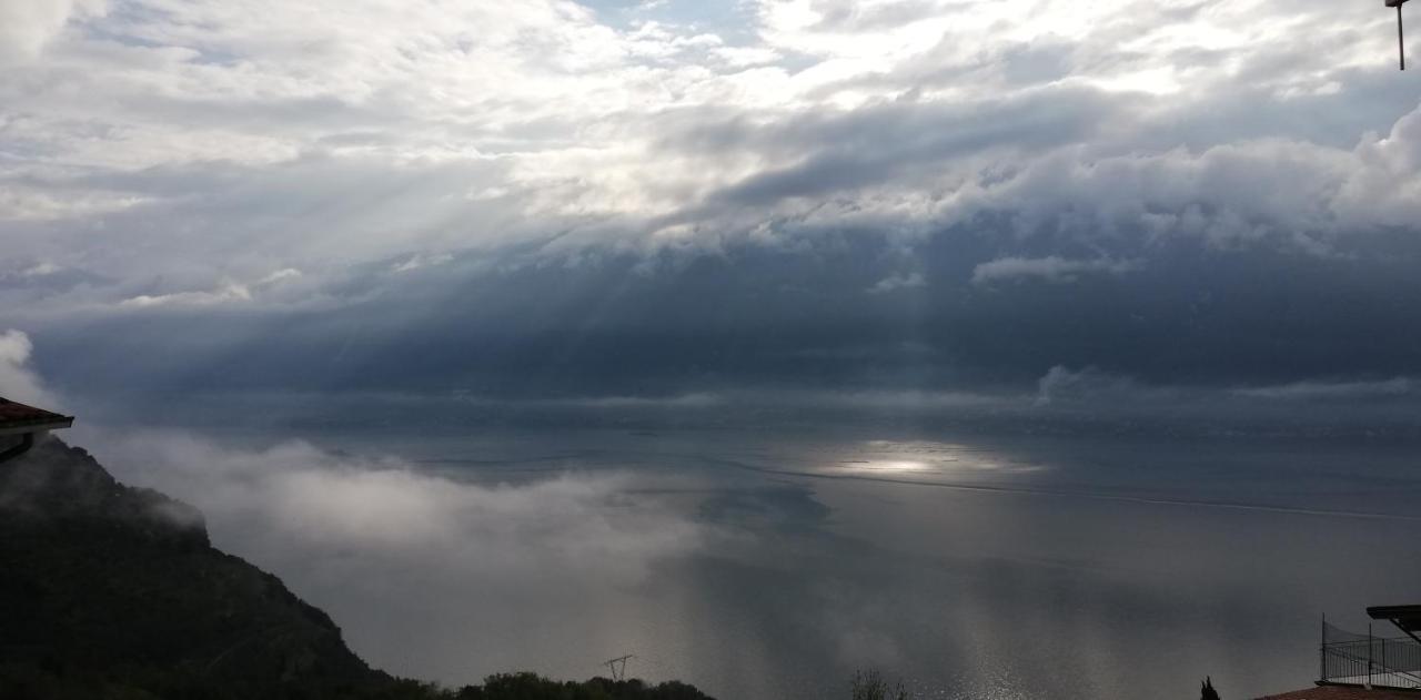 CASA CRISTINA Vista lago - e vasca idromassaggio ad uso esclusivo Tignale Esterno foto